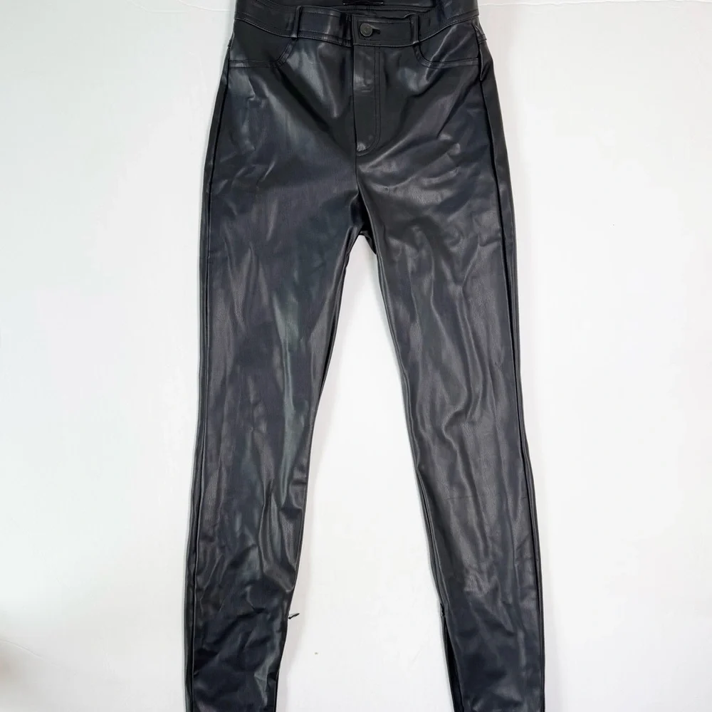 Zara Faux Leather black pants with ankle‎ zipper Size Small 5427